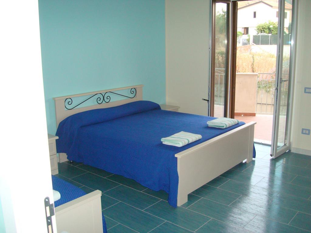 Guest House Mare E Luna Фиумефредо Бруцио Стая снимка
