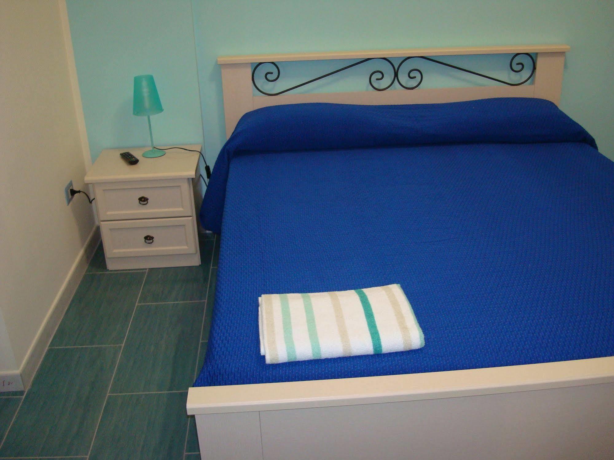 Guest House Mare E Luna Фиумефредо Бруцио Екстериор снимка